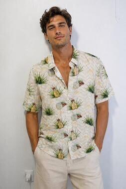 PATRON Tan White Tequila Bottle Pineapple Print Hawaiian Button Up Mens sz XL